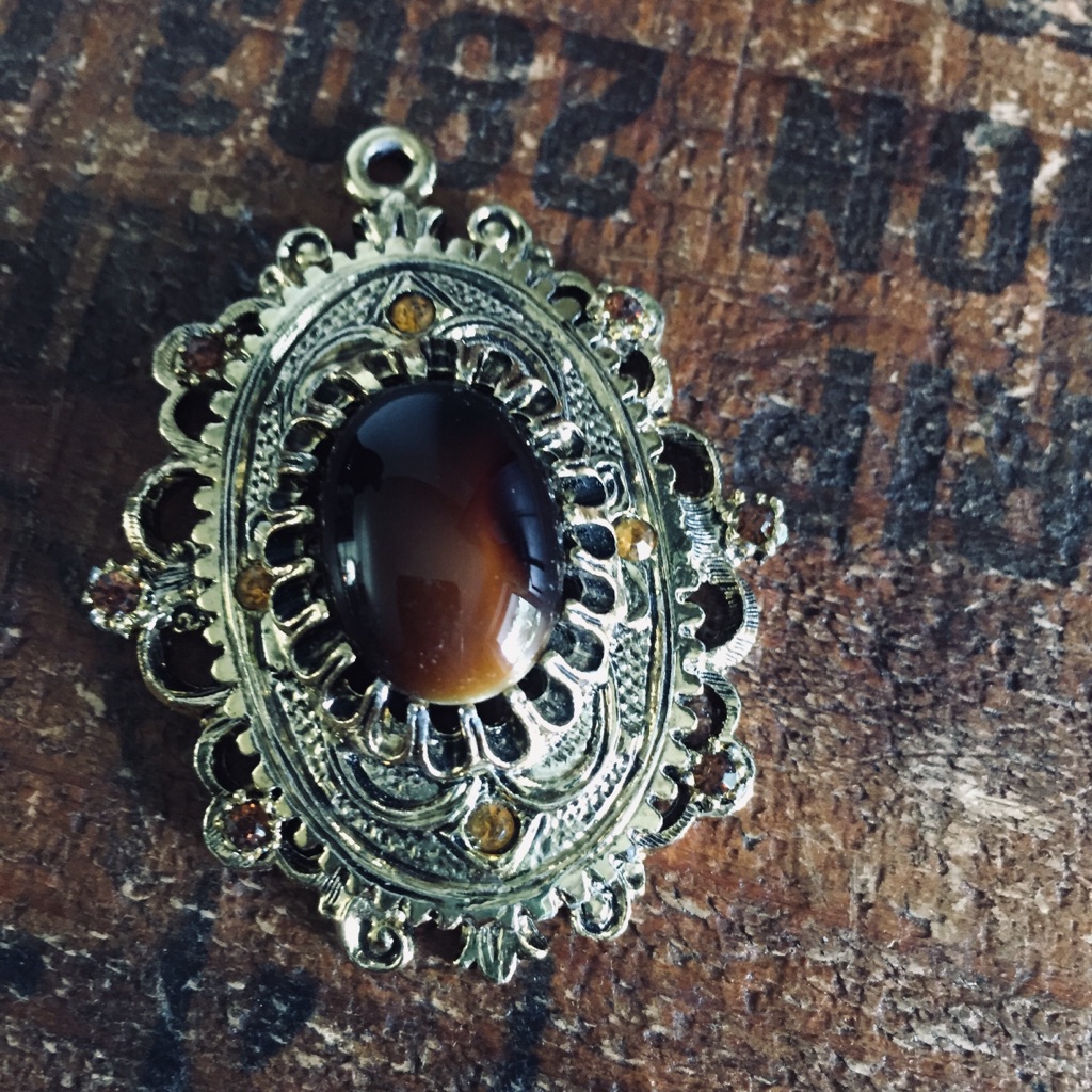 Vintage Antique Gold Brown Victorian Style Pendant 12$